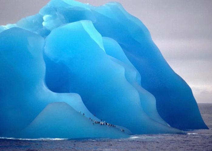 冰川为什么是蓝色的，冰川为什么是蓝色的文字图片？