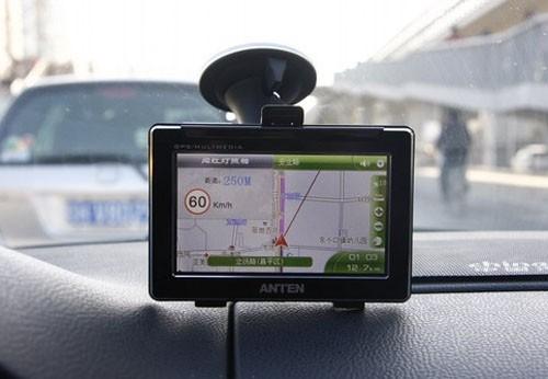 汽车gps导航仪，汽车GPS导航仪,装于汽车上为驾驶员提供道路导航！
