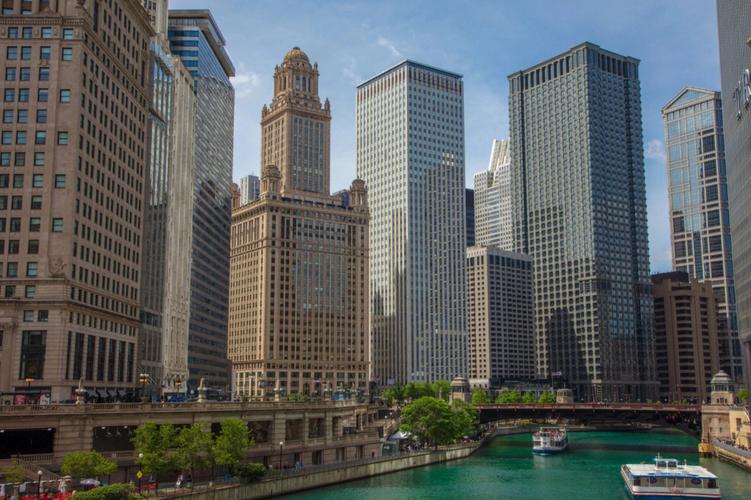 为什么芝加哥叫风城，由于长年有风,芝加哥被称为风城？
